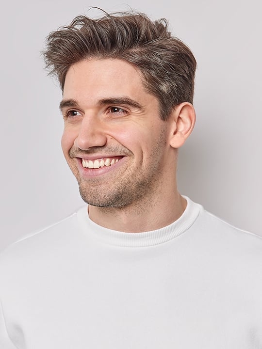 Tom, 32